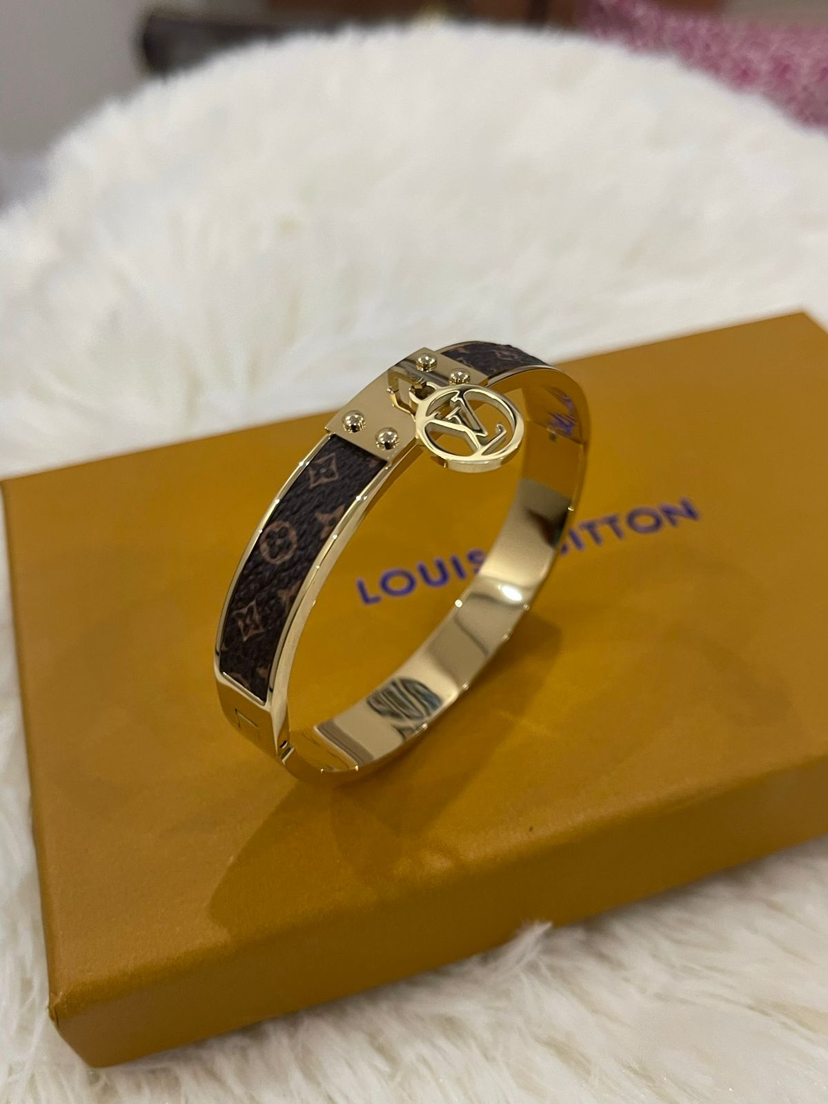 Best Price LV Hanging Bangle